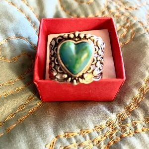 Antique look vintage heart shaped Blue/Green Turquoise Resin ring